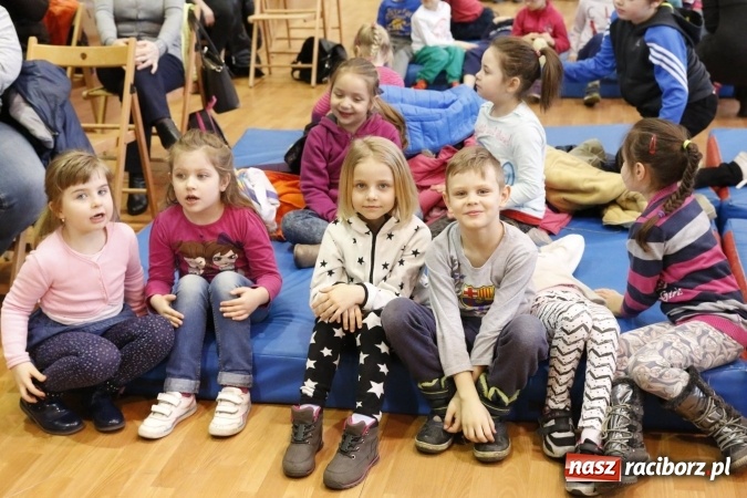 Zdjęcie w galerii na portalu naszraciborz.pl: Gala dla przedszkolaków w ZSOMS wiadomości z regionu