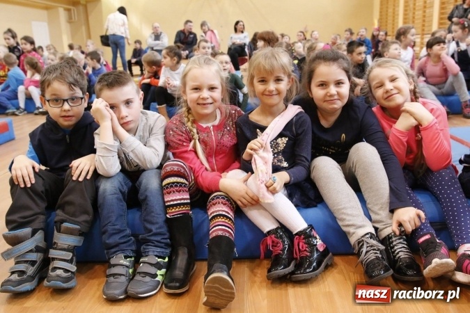 Zdjęcie w galerii na portalu naszraciborz.pl: Gala dla przedszkolaków w ZSOMS wiadomości z regionu