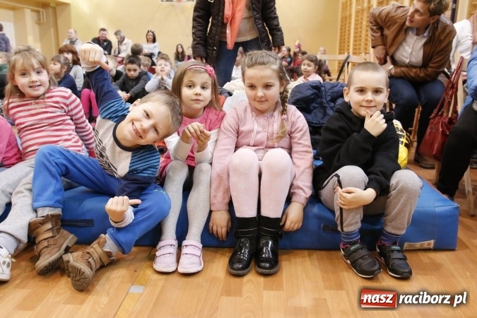 Zdjęcie w galerii na portalu naszraciborz.pl: Gala dla przedszkolaków w ZSOMS wiadomości z regionu