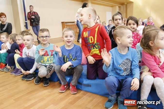 Zdjęcie w galerii na portalu naszraciborz.pl: Gala dla przedszkolaków w ZSOMS wiadomości z regionu
