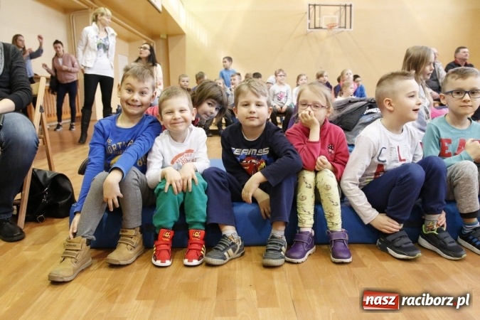Zdjęcie w galerii na portalu naszraciborz.pl: Gala dla przedszkolaków w ZSOMS wiadomości z regionu