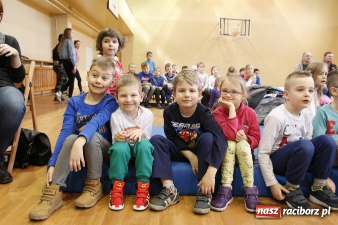 Zdjęcie w galerii na portalu naszraciborz.pl: Gala dla przedszkolaków w ZSOMS wiadomości z regionu