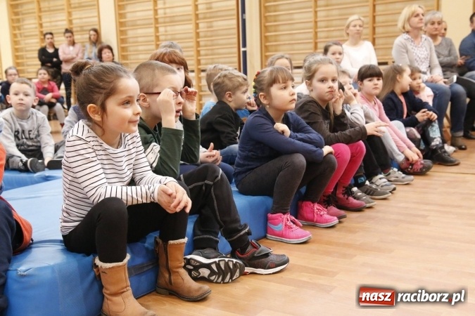 Zdjęcie w galerii na portalu naszraciborz.pl: Gala dla przedszkolaków w ZSOMS wiadomości z regionu