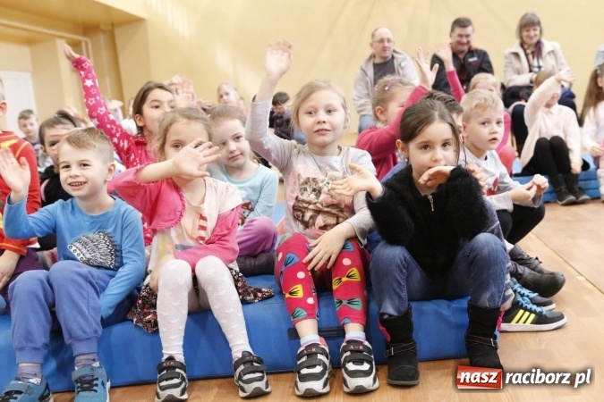 Zdjęcie w galerii na portalu naszraciborz.pl: Gala dla przedszkolaków w ZSOMS wiadomości z regionu