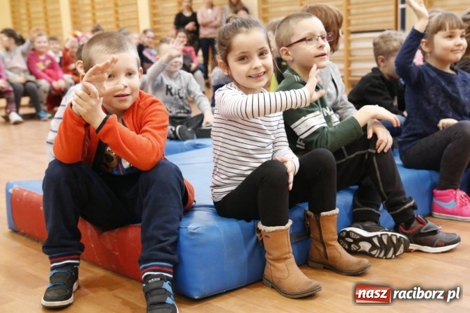 Zdjęcie w galerii na portalu naszraciborz.pl: Gala dla przedszkolaków w ZSOMS wiadomości z regionu