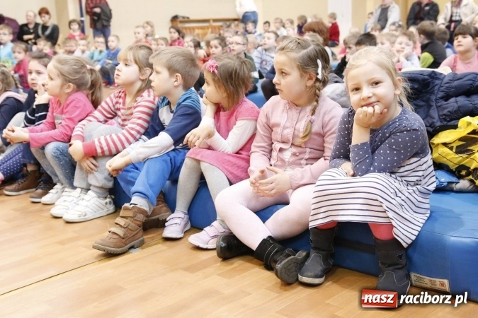 Zdjęcie w galerii na portalu naszraciborz.pl: Gala dla przedszkolaków w ZSOMS wiadomości z regionu