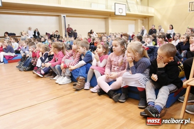 Zdjęcie w galerii na portalu naszraciborz.pl: Gala dla przedszkolaków w ZSOMS wiadomości z regionu