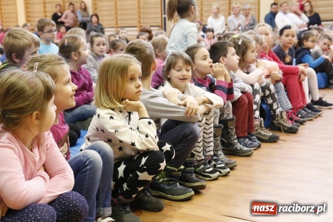 Zdjęcie w galerii na portalu naszraciborz.pl: Gala dla przedszkolaków w ZSOMS wiadomości z regionu
