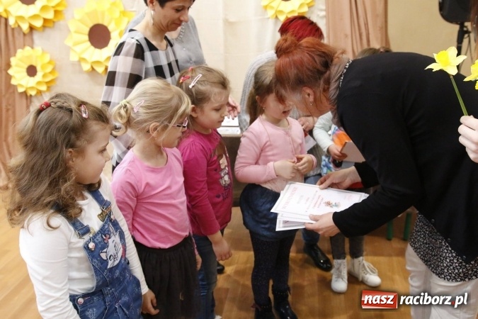 Zdjęcie w galerii na portalu naszraciborz.pl: Gala dla przedszkolaków w ZSOMS wiadomości z regionu