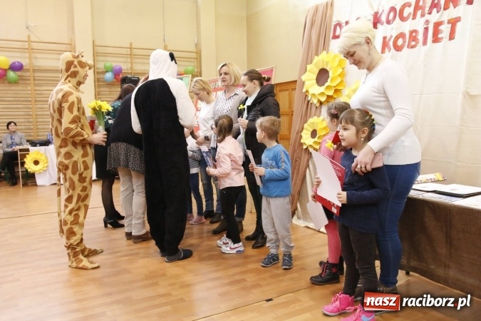 Zdjęcie w galerii na portalu naszraciborz.pl: Gala dla przedszkolaków w ZSOMS wiadomości z regionu