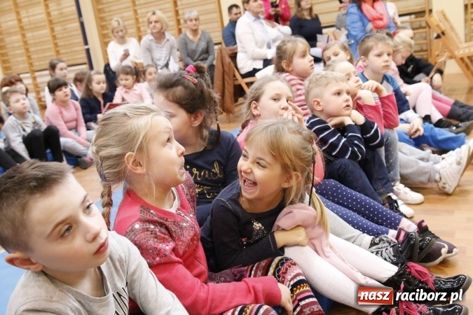 Zdjęcie w galerii na portalu naszraciborz.pl: Gala dla przedszkolaków w ZSOMS wiadomości z regionu