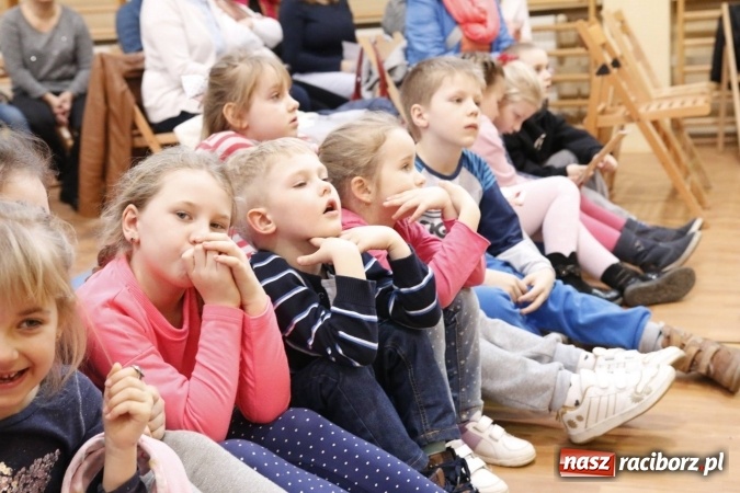 Zdjęcie w galerii na portalu naszraciborz.pl: Gala dla przedszkolaków w ZSOMS wiadomości z regionu