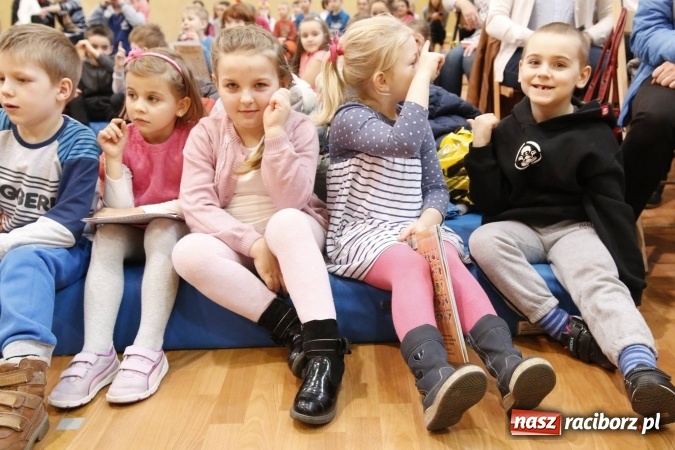 Zdjęcie w galerii na portalu naszraciborz.pl: Gala dla przedszkolaków w ZSOMS wiadomości z regionu