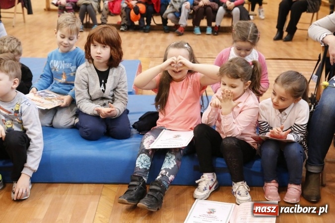 Zdjęcie w galerii na portalu naszraciborz.pl: Gala dla przedszkolaków w ZSOMS wiadomości z regionu