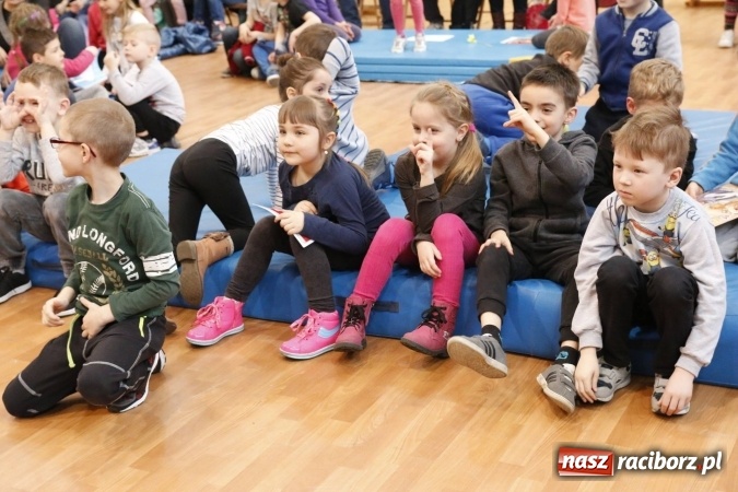 Zdjęcie w galerii na portalu naszraciborz.pl: Gala dla przedszkolaków w ZSOMS wiadomości z regionu