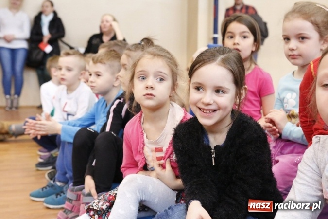 Zdjęcie w galerii na portalu naszraciborz.pl: Gala dla przedszkolaków w ZSOMS wiadomości z regionu