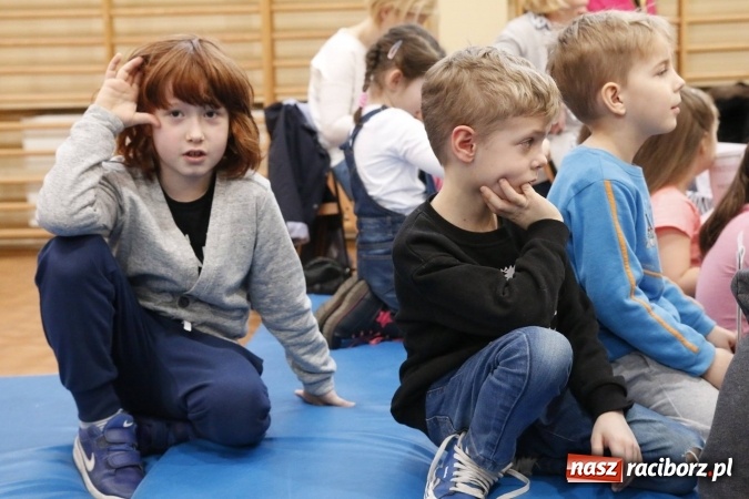 Zdjęcie w galerii na portalu naszraciborz.pl: Gala dla przedszkolaków w ZSOMS wiadomości z regionu