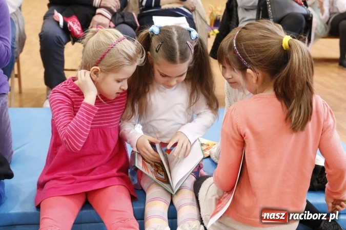 Zdjęcie w galerii na portalu naszraciborz.pl: Gala dla przedszkolaków w ZSOMS wiadomości z regionu