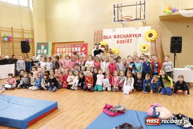 Zdjęcie w galerii na portalu naszraciborz.pl: Gala dla przedszkolaków w ZSOMS wiadomości z regionu