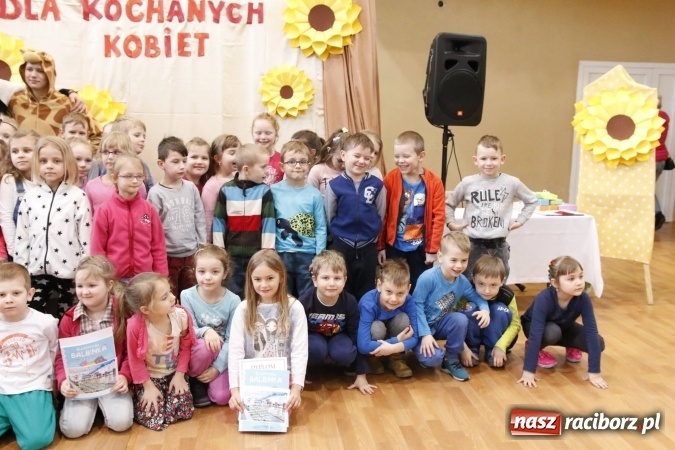 Zdjęcie w galerii na portalu naszraciborz.pl: Gala dla przedszkolaków w ZSOMS wiadomości z regionu