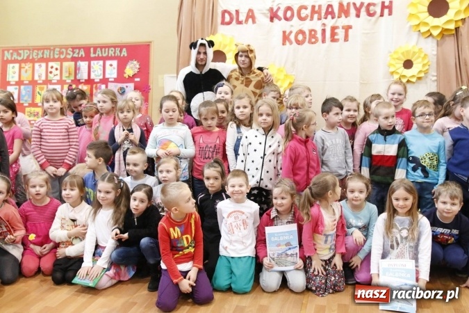 Zdjęcie w galerii na portalu naszraciborz.pl: Gala dla przedszkolaków w ZSOMS wiadomości z regionu