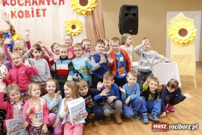 Zdjęcie w galerii na portalu naszraciborz.pl: Gala dla przedszkolaków w ZSOMS wiadomości z regionu