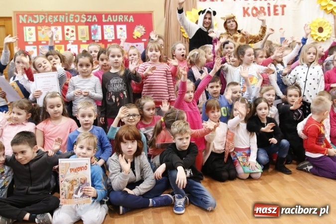 Zdjęcie w galerii na portalu naszraciborz.pl: Gala dla przedszkolaków w ZSOMS wiadomości z regionu