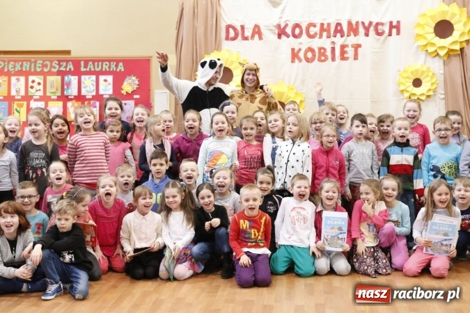 Zdjęcie w galerii na portalu naszraciborz.pl: Gala dla przedszkolaków w ZSOMS wiadomości z regionu