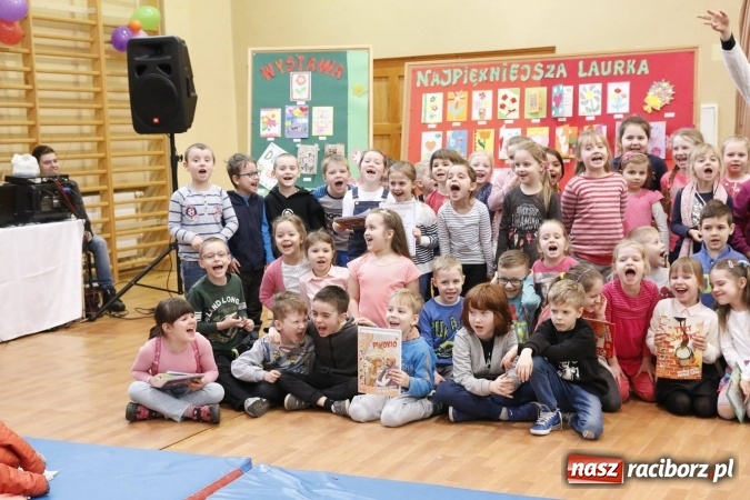 Zdjęcie w galerii na portalu naszraciborz.pl: Gala dla przedszkolaków w ZSOMS wiadomości z regionu