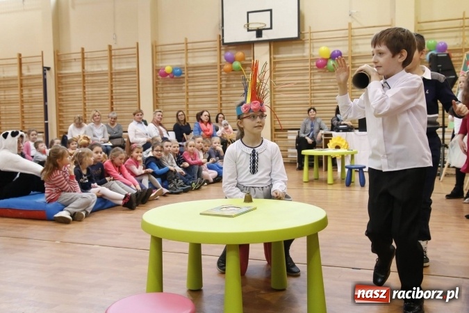 Zdjęcie w galerii na portalu naszraciborz.pl: Gala dla przedszkolaków w ZSOMS wiadomości z regionu