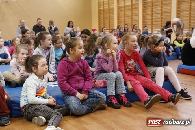 Zdjęcie w galerii na portalu naszraciborz.pl: Gala dla przedszkolaków w ZSOMS wiadomości z regionu