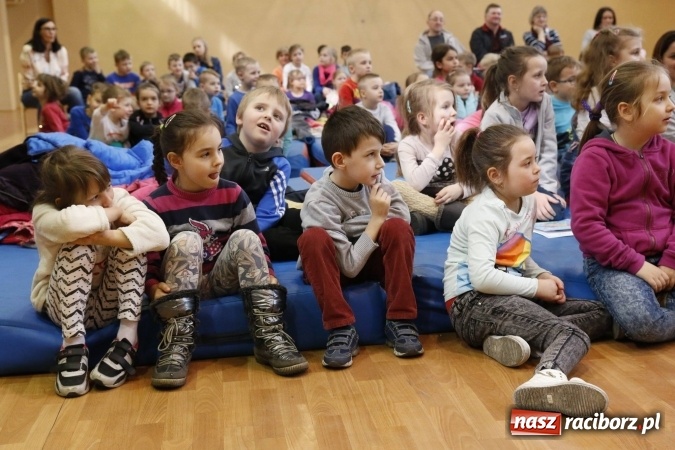 Zdjęcie w galerii na portalu naszraciborz.pl: Gala dla przedszkolaków w ZSOMS wiadomości z regionu