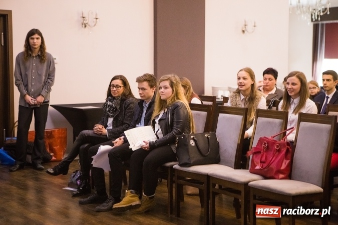 Zdjęcie w galerii na portalu naszraciborz.pl: Hotelarstwo w teorii i praktyce - konkurs w Hotelu Racibor wiadomości z regionu