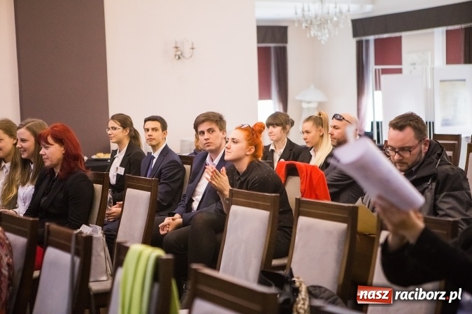 Zdjęcie w galerii na portalu naszraciborz.pl: Hotelarstwo w teorii i praktyce - konkurs w Hotelu Racibor wiadomości z regionu