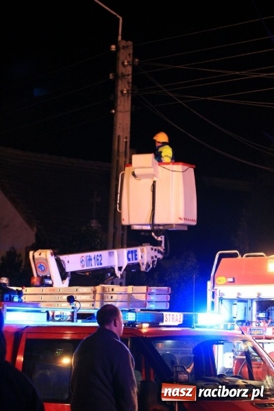 Zdjęcie w galerii na portalu naszraciborz.pl: Pożar domu przy ul. Głównej w Tworkowie. Mieszkała tu samotna staruszka FOTO i WIDEO wiadomości z regionu