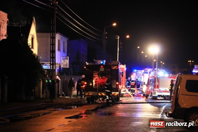 Zdjęcie w galerii na portalu naszraciborz.pl: Pożar domu przy ul. Głównej w Tworkowie. Mieszkała tu samotna staruszka FOTO i WIDEO wiadomości z regionu