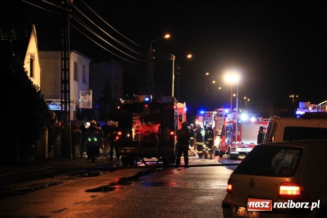 Zdjęcie w galerii na portalu naszraciborz.pl: Pożar domu przy ul. Głównej w Tworkowie. Mieszkała tu samotna staruszka FOTO i WIDEO wiadomości z regionu