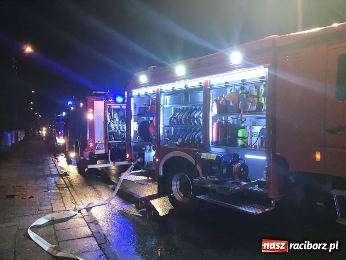 Zdjęcie w galerii na portalu naszraciborz.pl: Pożar domu przy ul. Głównej w Tworkowie. Mieszkała tu samotna staruszka FOTO i WIDEO wiadomości z regionu