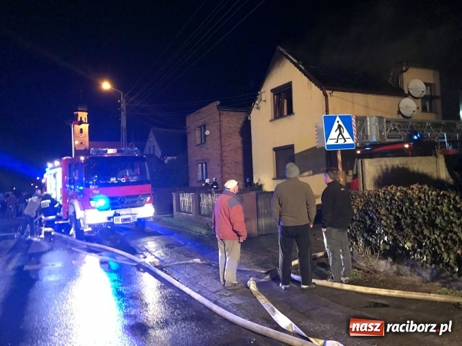 Zdjęcie w galerii na portalu naszraciborz.pl: Pożar domu przy ul. Głównej w Tworkowie. Mieszkała tu samotna staruszka FOTO i WIDEO wiadomości z regionu