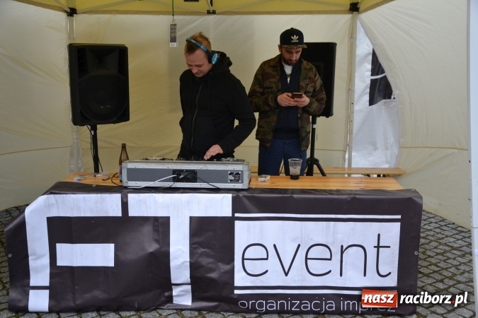 Zdjęcie w galerii na portalu naszraciborz.pl: I Festiwal Piw Rzemieślniczych na Zamku Piastowskim - dzień pierwszy  wiadomości z regionu