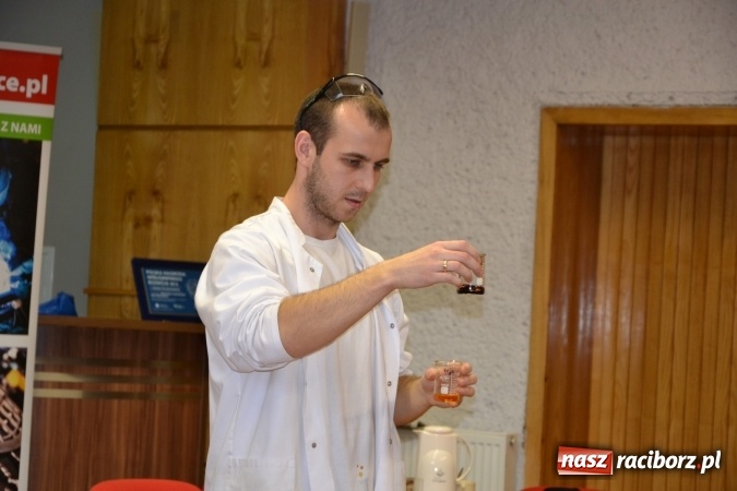 Zdjęcie w galerii na portalu naszraciborz.pl: Ciało stałe, ciecz czy gaz? Zajęcia na Krzyżanowickim Uniwersytecie Dziecięcym  wiadomości z regionu