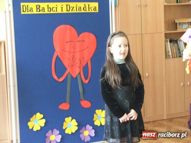 Zdjęcie w galerii na portalu naszraciborz.pl: Trzynastka pamięta o babciach i dziadkach wiadomości z regionu