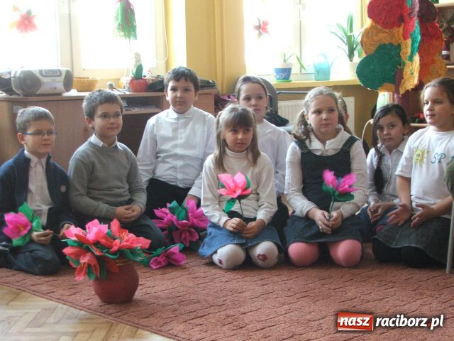 Zdjęcie w galerii na portalu naszraciborz.pl: Trzynastka pamięta o babciach i dziadkach wiadomości z regionu