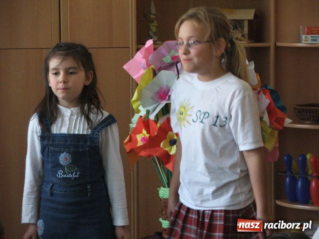 Zdjęcie w galerii na portalu naszraciborz.pl: Trzynastka pamięta o babciach i dziadkach wiadomości z regionu