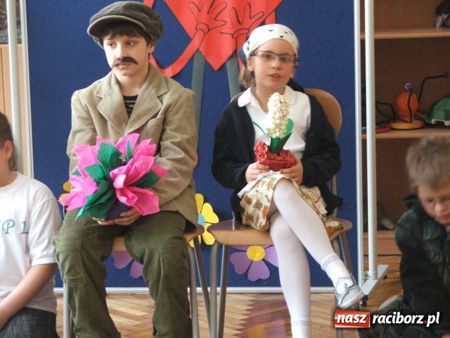 Zdjęcie w galerii na portalu naszraciborz.pl: Trzynastka pamięta o babciach i dziadkach wiadomości z regionu