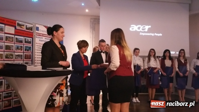 Zdjęcie w galerii na portalu naszraciborz.pl: Ośmiornica z musem selerowym, gazpacho, bruschetta i paella z krewetkami na konferencji CKZiU nr 1 wiadomości z regionu