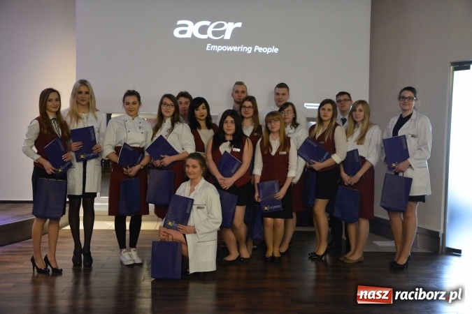 Zdjęcie w galerii na portalu naszraciborz.pl: Ośmiornica z musem selerowym, gazpacho, bruschetta i paella z krewetkami na konferencji CKZiU nr 1 wiadomości z regionu