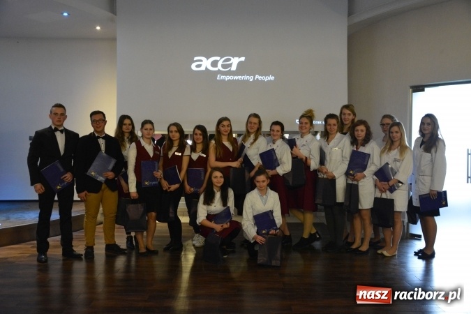 Zdjęcie w galerii na portalu naszraciborz.pl: Ośmiornica z musem selerowym, gazpacho, bruschetta i paella z krewetkami na konferencji CKZiU nr 1 wiadomości z regionu