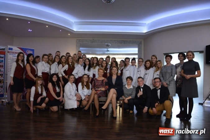 Zdjęcie w galerii na portalu naszraciborz.pl: Ośmiornica z musem selerowym, gazpacho, bruschetta i paella z krewetkami na konferencji CKZiU nr 1 wiadomości z regionu