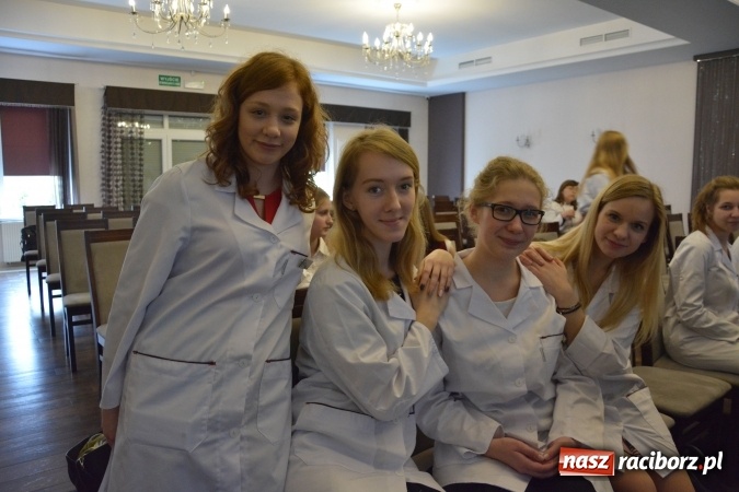 Zdjęcie w galerii na portalu naszraciborz.pl: Ośmiornica z musem selerowym, gazpacho, bruschetta i paella z krewetkami na konferencji CKZiU nr 1 wiadomości z regionu